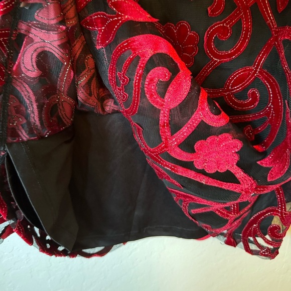 CHARTER CLUB RED AND BLACK MESH BELL SLEEVE BLOUSE SIZE M - Picture 5 of 6